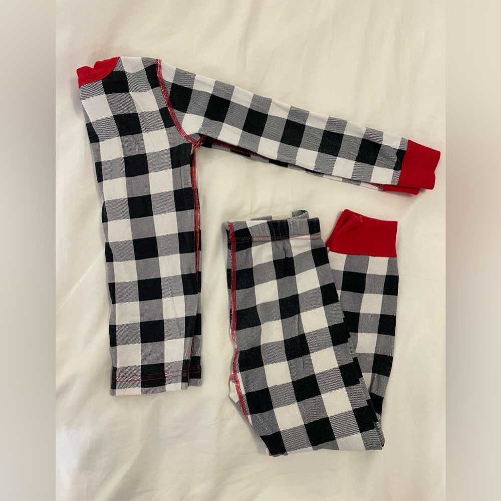 Hanna Andersson kids pajamas size 5 (110 cm) black buffalo plaid